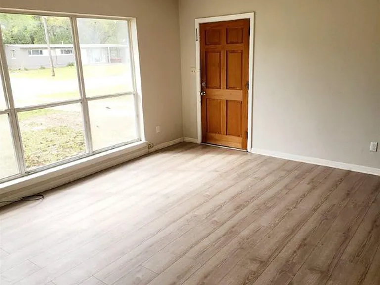 24 Adkinson Dr — Photo 2