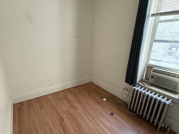 4th image of 3411 37th St APT 2R