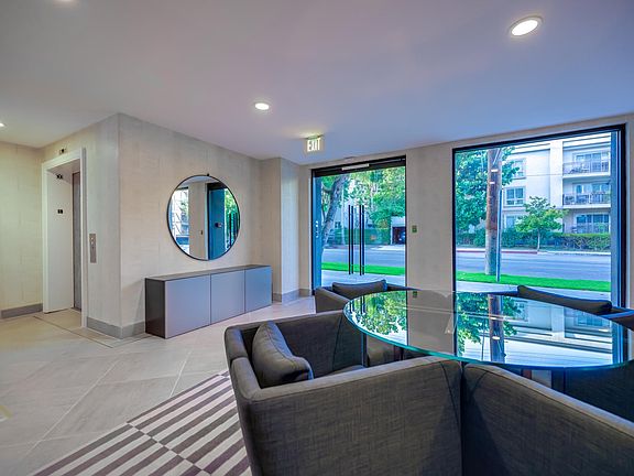 IMPRESSIVE ENTRANCE LOBBY