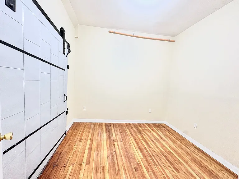 105 Bank St — Photo 18