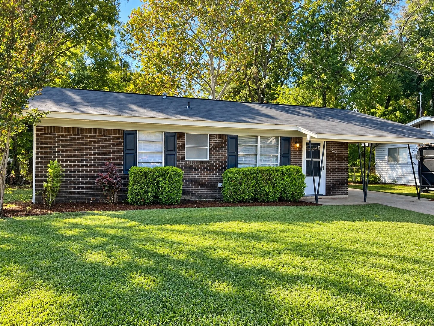 3 bed, 1.5 bath, 1464 sqft, $1,350 — Photo 1