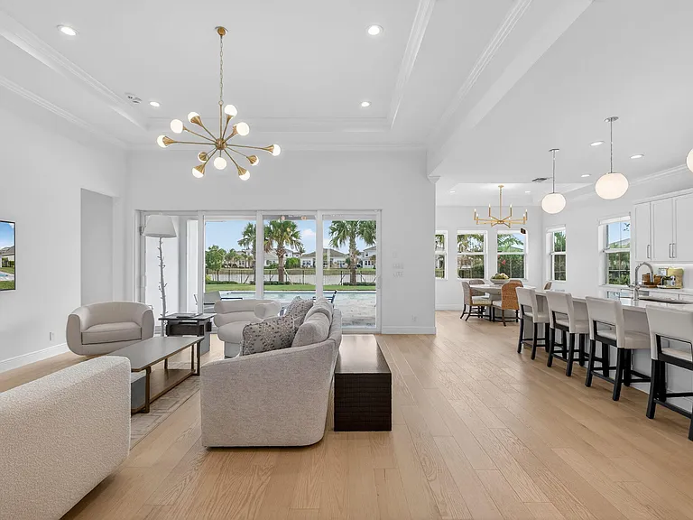 9249 Crestview Circle Palm — Photo 4