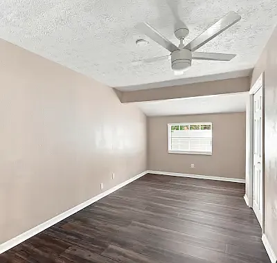 1201 E Chelsea St — Photo 19