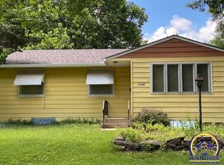 1909 SW Meadow Ln, Topeka, KS 66604