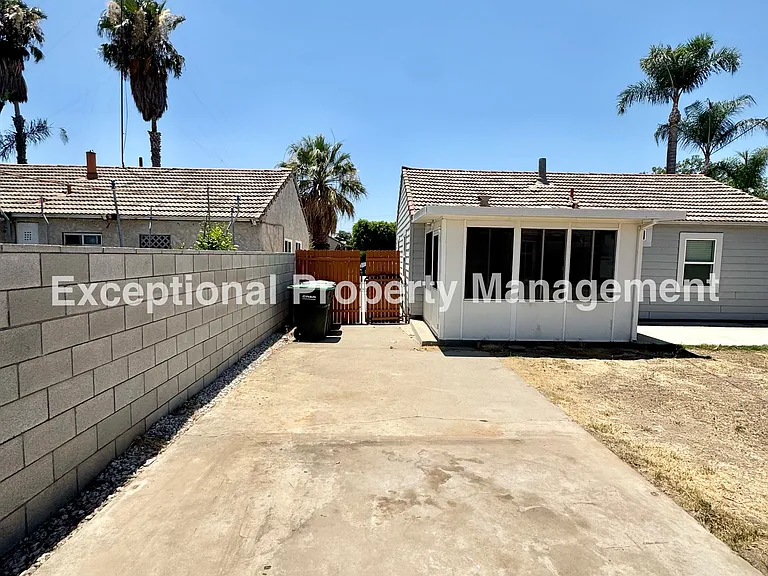 920 Western Ave — Photo 14
