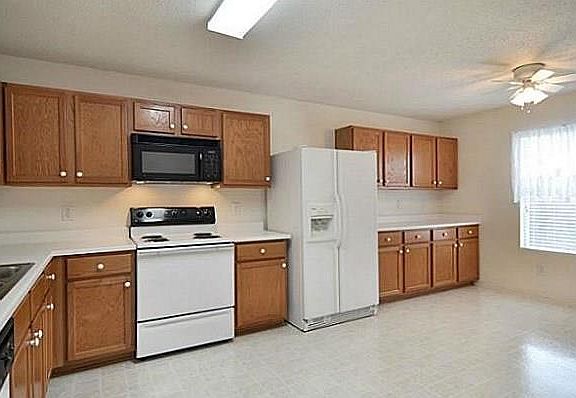 2nd image of 2208 White Oak Dr