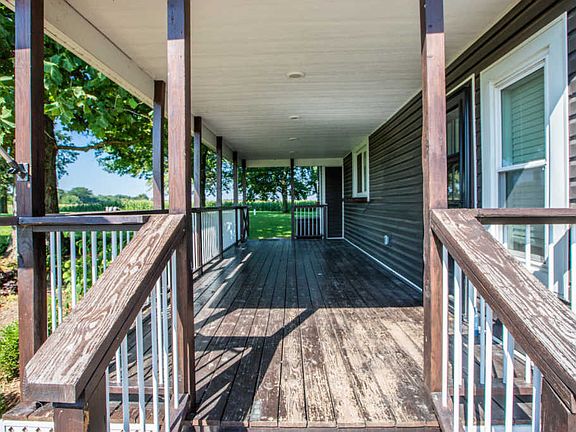 4th image of 563 County Road 2600 E