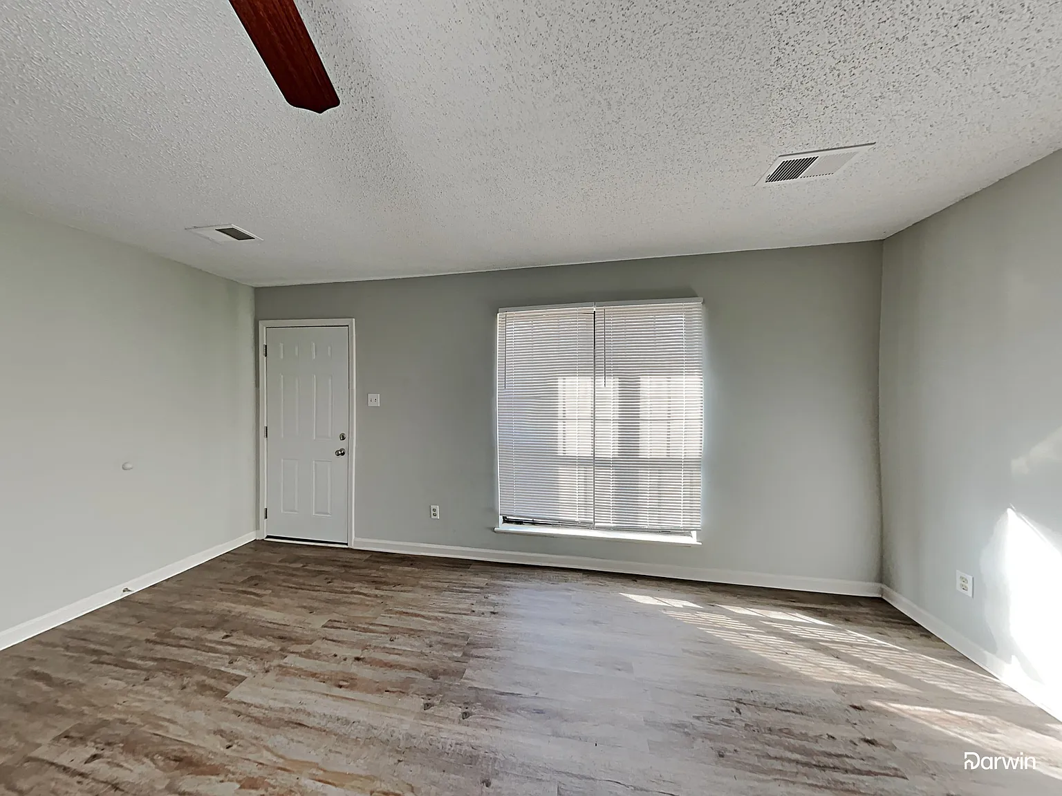 3 bed, 2.0 bath, 1176 sqft, $1,440 — Photo 3