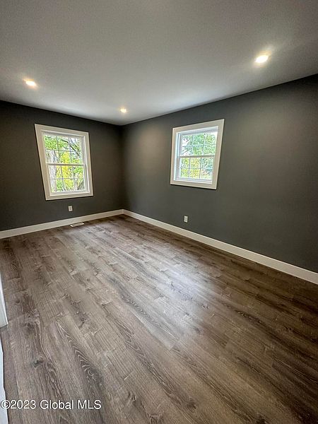 5th image of 453 Loudon Road