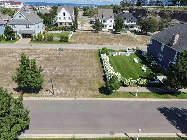765 W Beach St, Petoskey, MI 49770