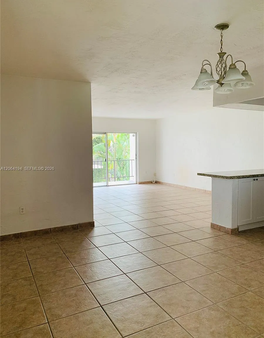 Dadeland Grove Condo — Photo 2