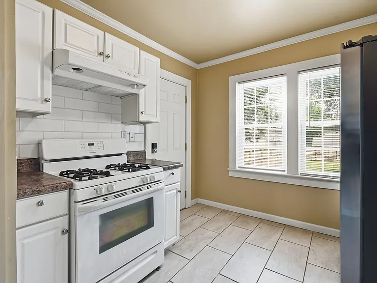 E 8th St Duplex — Photo 36