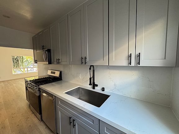 2nd image of 980 N El Centro Ave #980