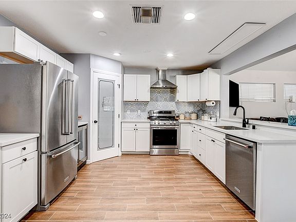 3rd image of 774 Christina Dr