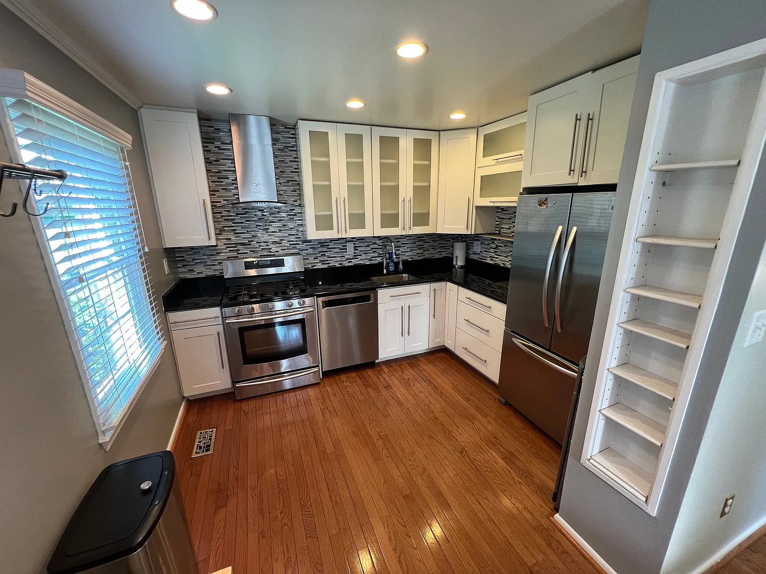 Home with Lake Braddock views — Photo 4