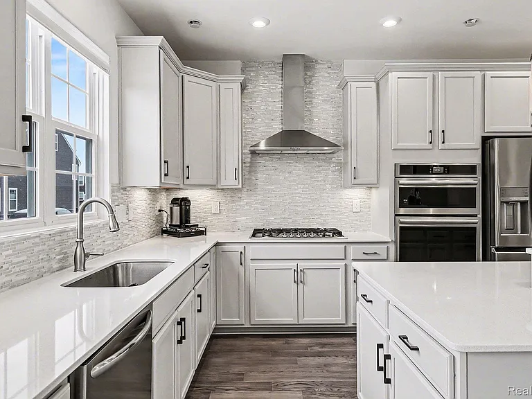258 S Mill St — Photo 15