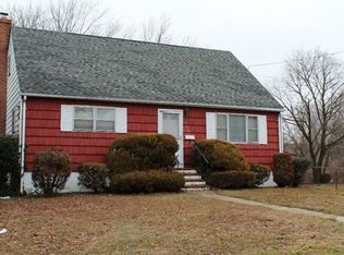 935 Dixon Ave, Copiague, NY 11726