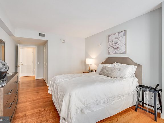 2nd image of 616 E St NW #321
