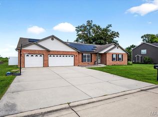 4831 Red Oak Dr, Waterloo, IL 62298