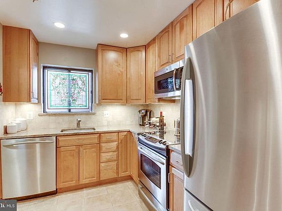 4th image of 2815 Lee Oaks Ct APT 102