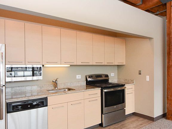 3rd image of 925 W Huron St APT 509