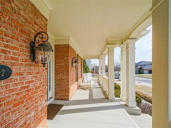 Front Porch to enjoy morning coffee/tea or a drink in the evenings