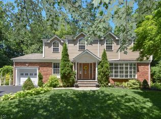13 Nichols Ct, Fanwood, NJ 07023