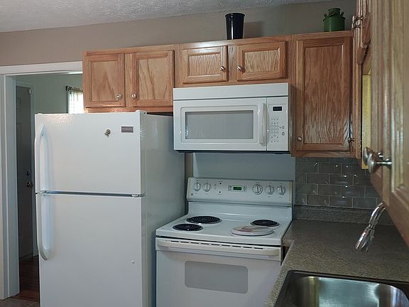 5th image of 261 Saint Anns Ln
