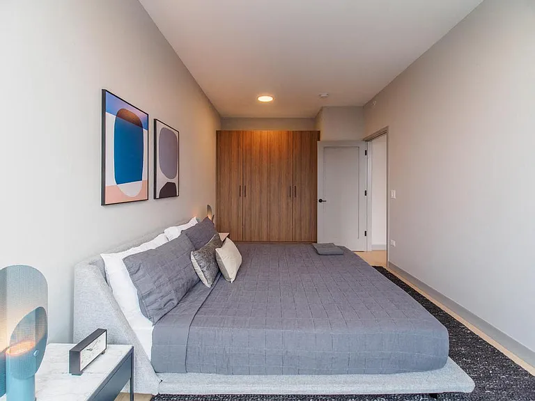 920 N Wells — Photo 17