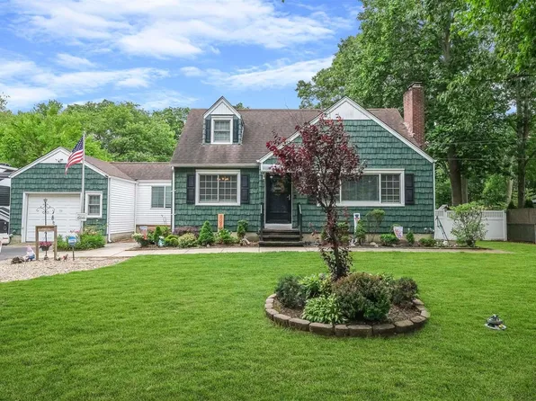 78 Birch Street, Islip, NY 11751