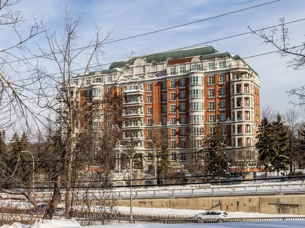 2 Chedington Pl #5B, Toronto, ON M4N 3R5