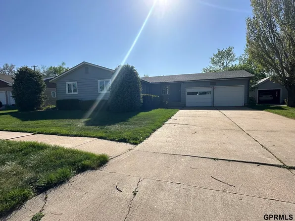 305 N Linden Ave, Davenport, NE 68335