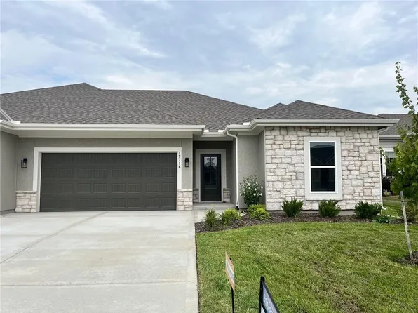 19716 W 196th St, Spring Hill, KS 66083