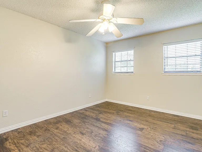 1104 Sproles Dr — Photo 22