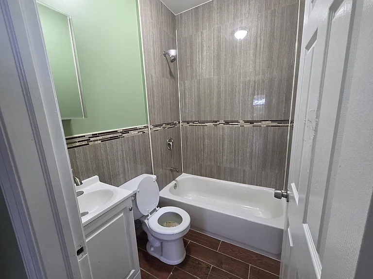 453 S 18th St #3B — Photo 9