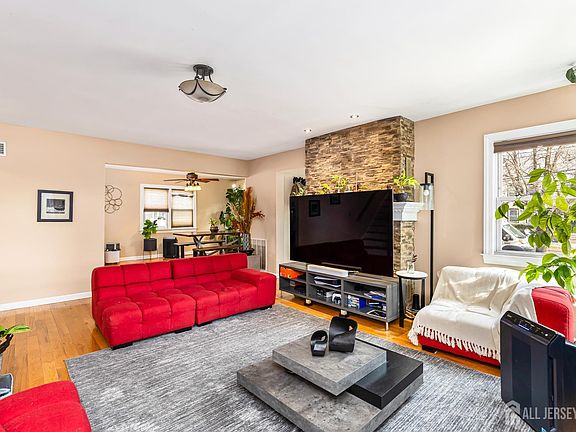2nd image of 165 Macarthur Ave