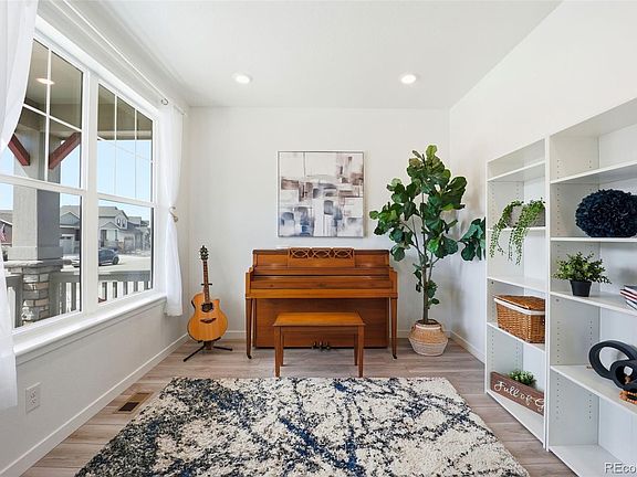 3rd image of 875 Snowberry Avenue
