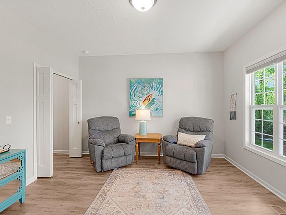 4th image of 1004 Hathaway Rd