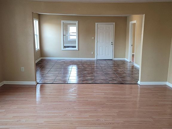 5th image of 1607 W 18th Ave