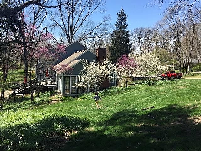 2nd image of 905 Southview Dr