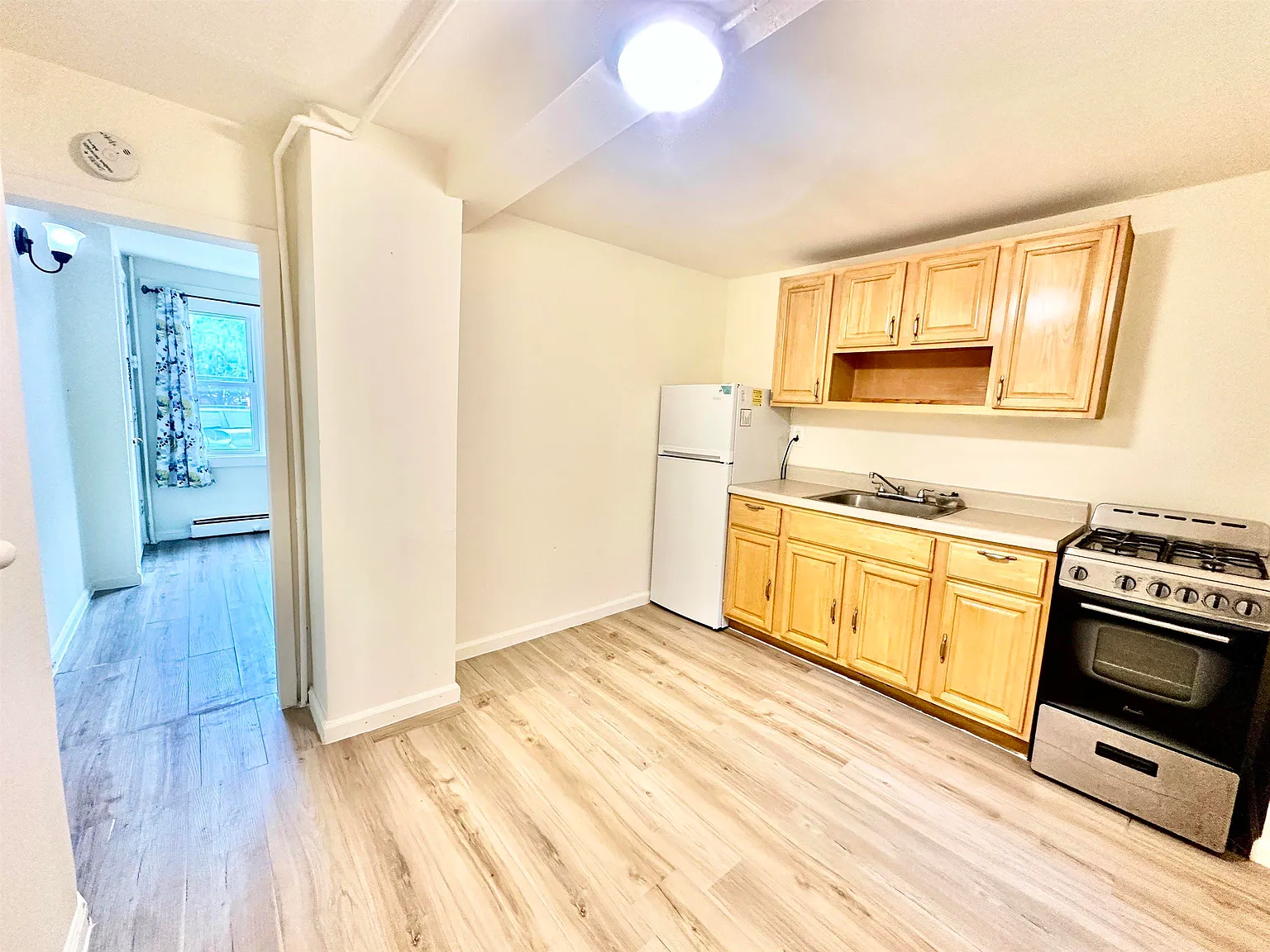1 bed, 1.0 bath, $1,299 — Photo 4