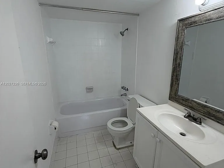 15205 NE 6th Ave #D303 — Photo 9