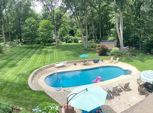 8 Driftwood Ln, Norwalk, CT 06851