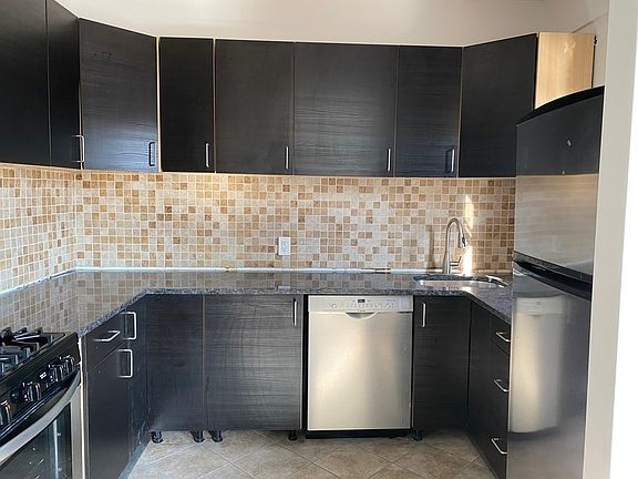 3rd image of 220 Eagle St #2