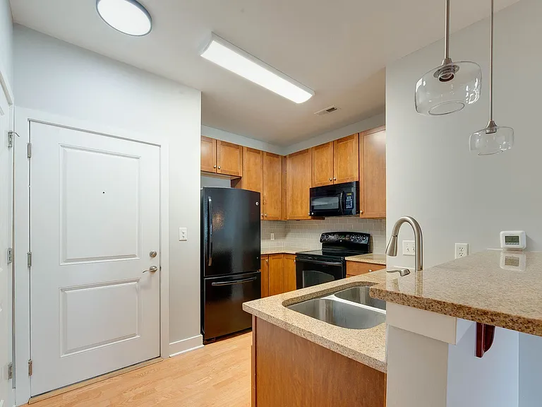 630 Calvert St #407 — Photo 9