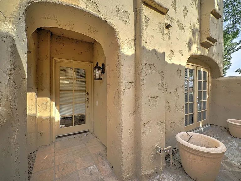 6141 N 28th Pl — Photo 4