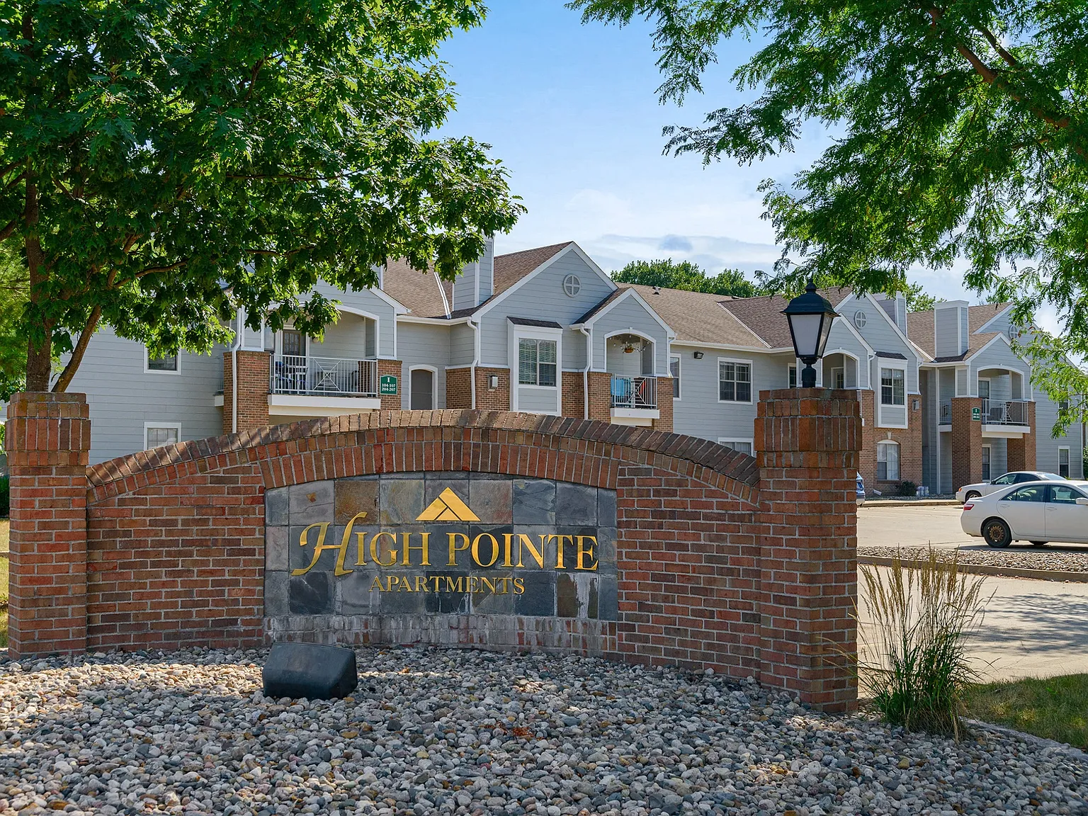 High Pointe — Photo 2