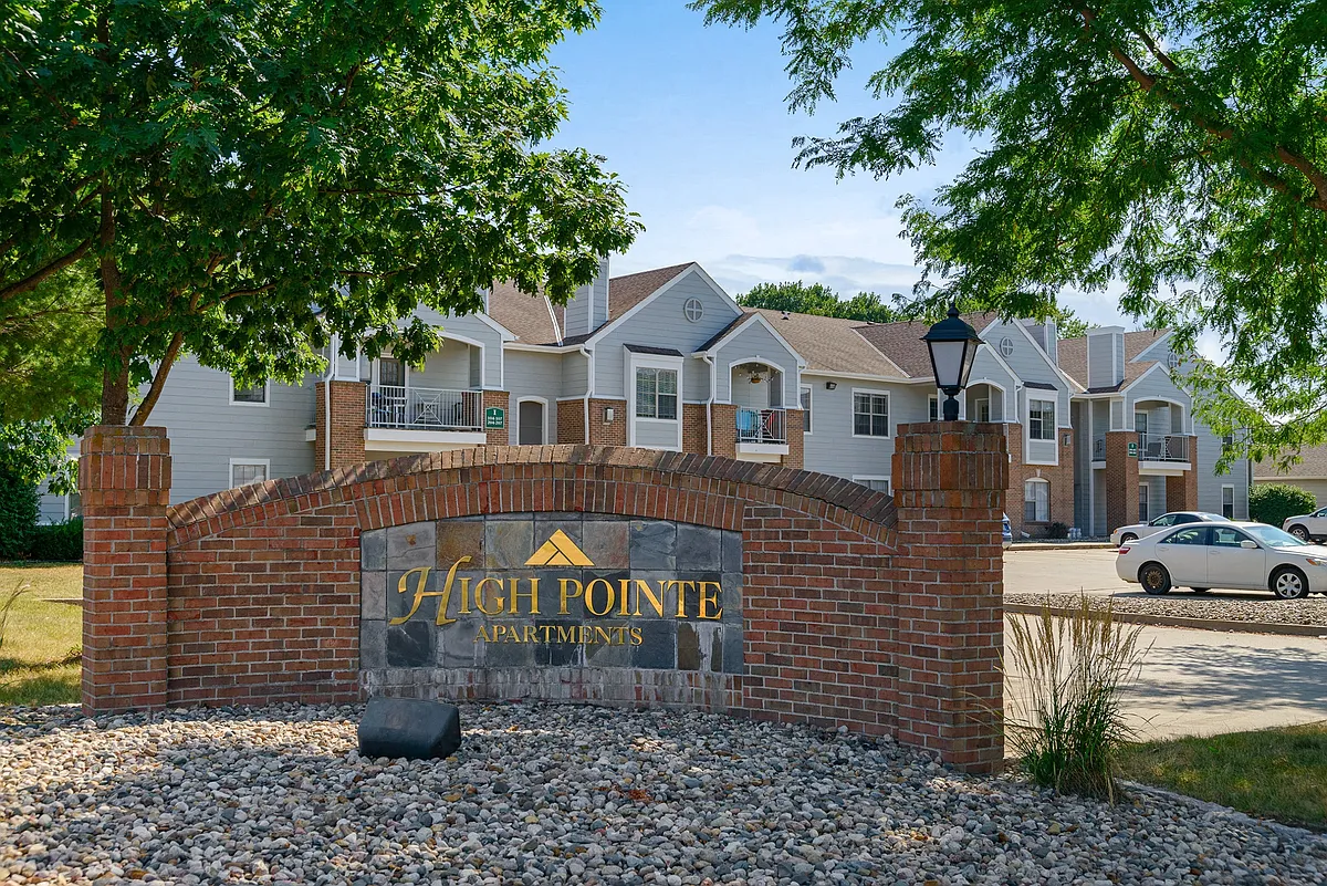 Building Photo - High Pointe