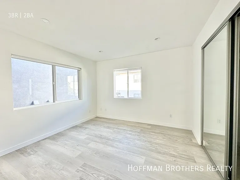 2429 W Avenue 33 #1/4 — Photo 12