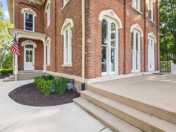 732 W Michigan St, New Carlisle, IN 46552
